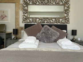 Cosy countryside stay near Bath with free parking